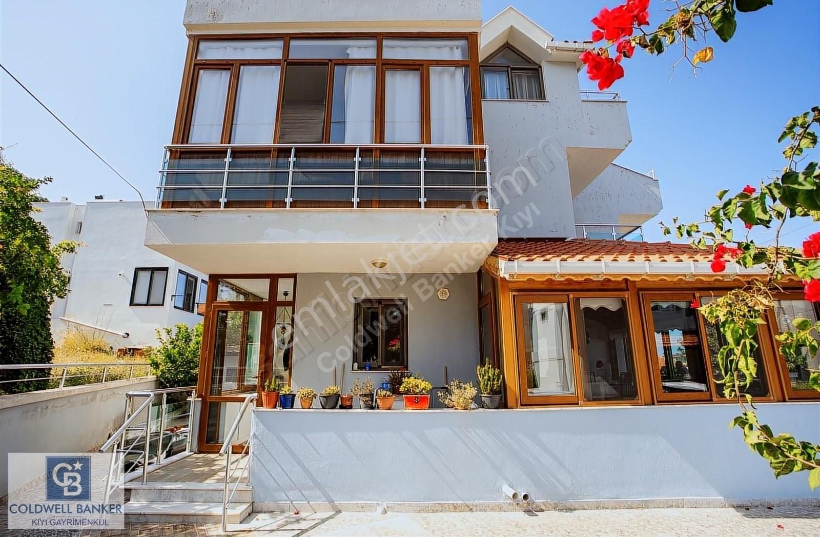 Karaburun Mordoğan'da 4+1 Satılık Tripleks - Görsel 2