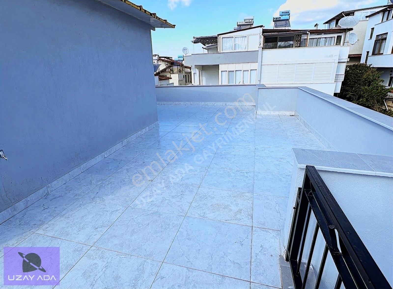 Kusadası Bilgikent Sitesinde Tadilatlı Uygun 3+1 Villa Satılık - Görsel 12