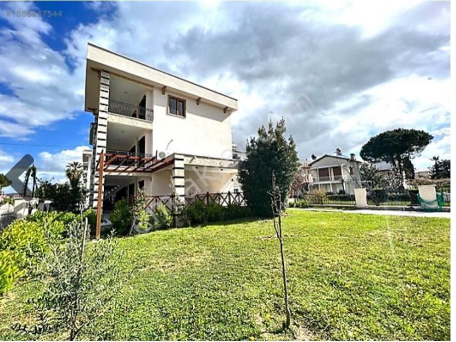 Kuşadası Davutlar Satılık Villa KUŞADASI DAVUTLAR SAHİLİNDE DENİZE 100 METRE MESAFEDE 6+1 ÇİFT TAPULU VİLLA