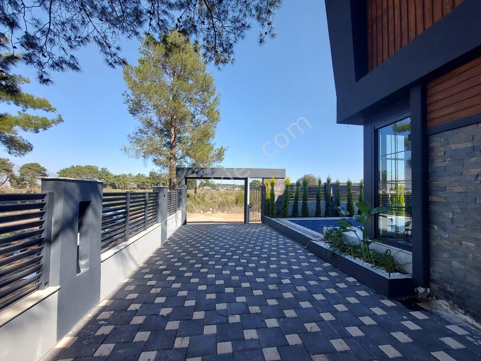 Döşemealtı Düzlerçamında Lüks244 M2 Yerden Isıtmalı Satlık Villa - Görsel 15