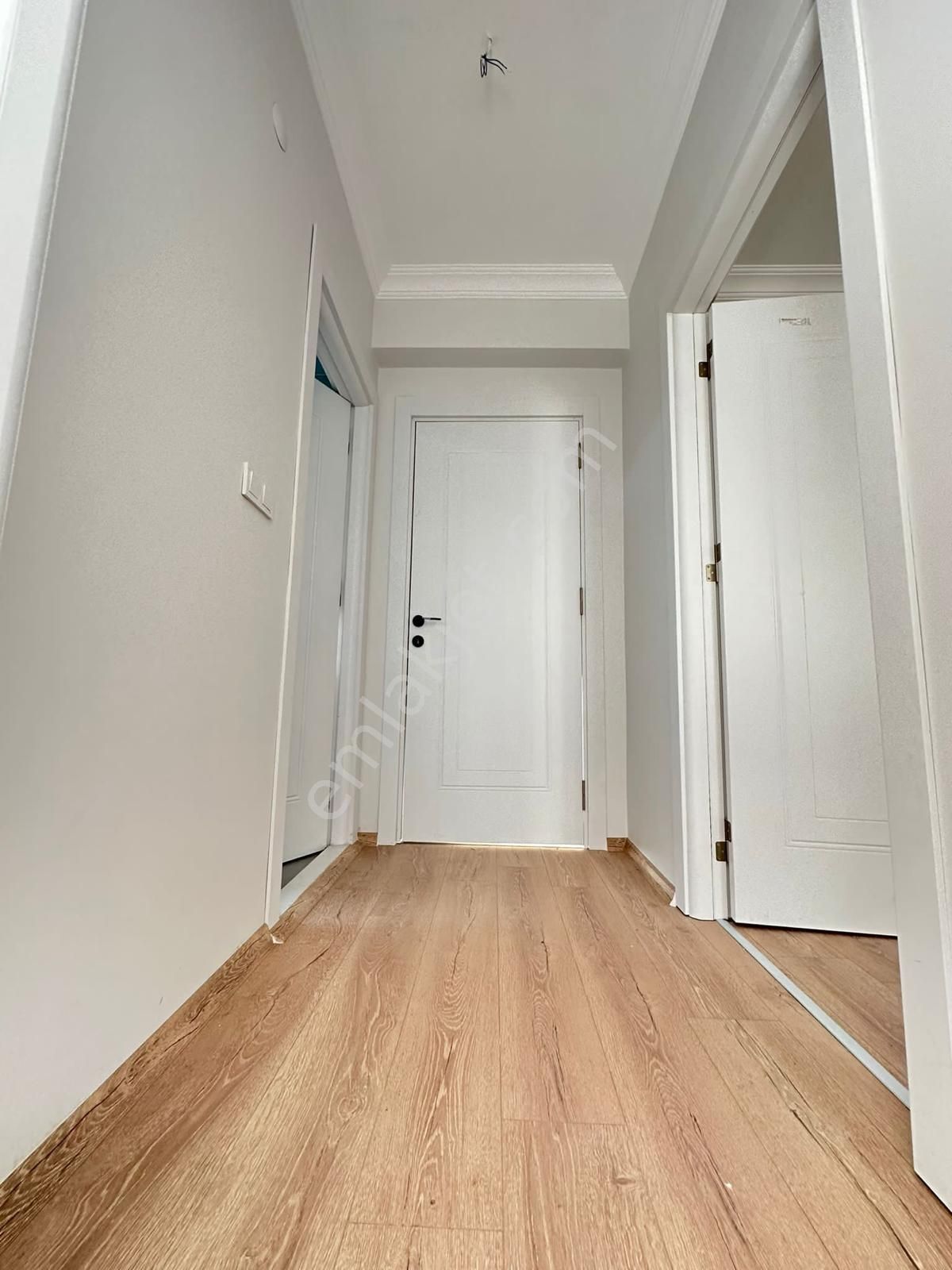 Karşıyaka Bahariye De Satılık 5 Katlı Nın Ara Katın Da Daire 1+1 -48m2 K. Mutfak - Görsel 6