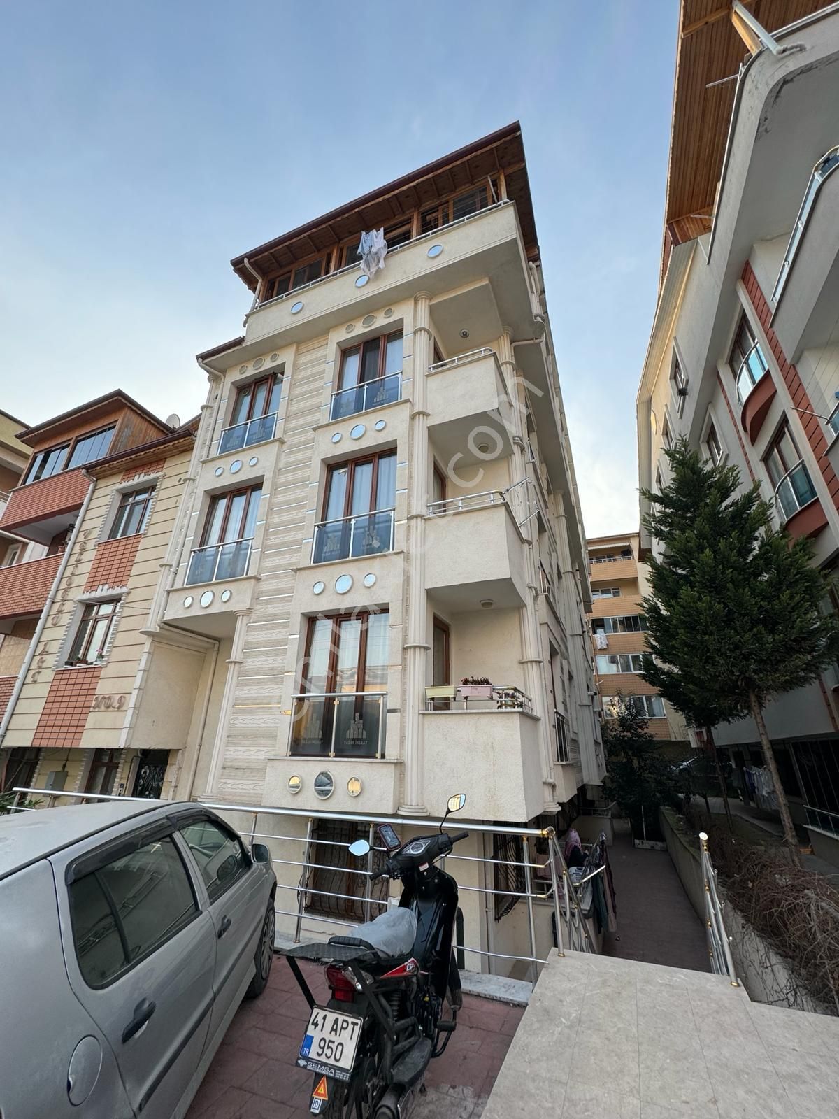 Körfez Hacı Osman Satılık Daire  EMEK EMLAKTAN HACI OSMAN MAH.DE 4+1 SATILIK DAİRE S-2632