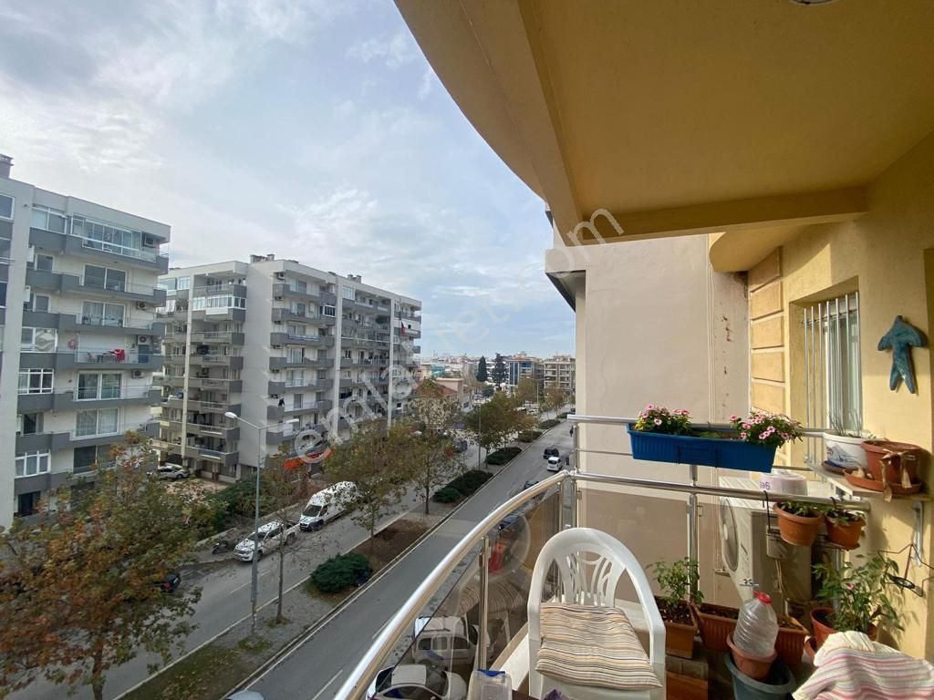 Karşıyaka Fikri Altay Satılık Daire ORDU CADDESİNE CEPHELİ SATILIK 3+1 DAİRE