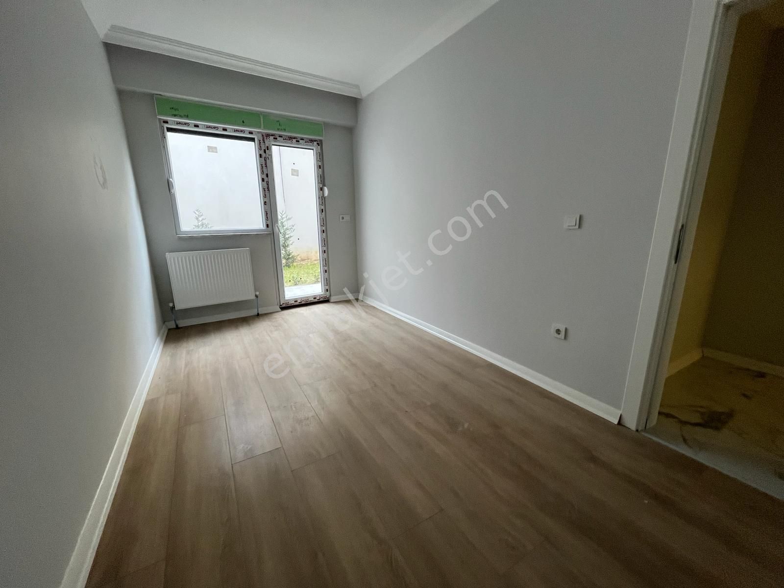 Maltepe Altıntepe Kiralık Daire  Altıntepe De Çift Bahçe Teraslı Ön Cephe Lüks 2+1