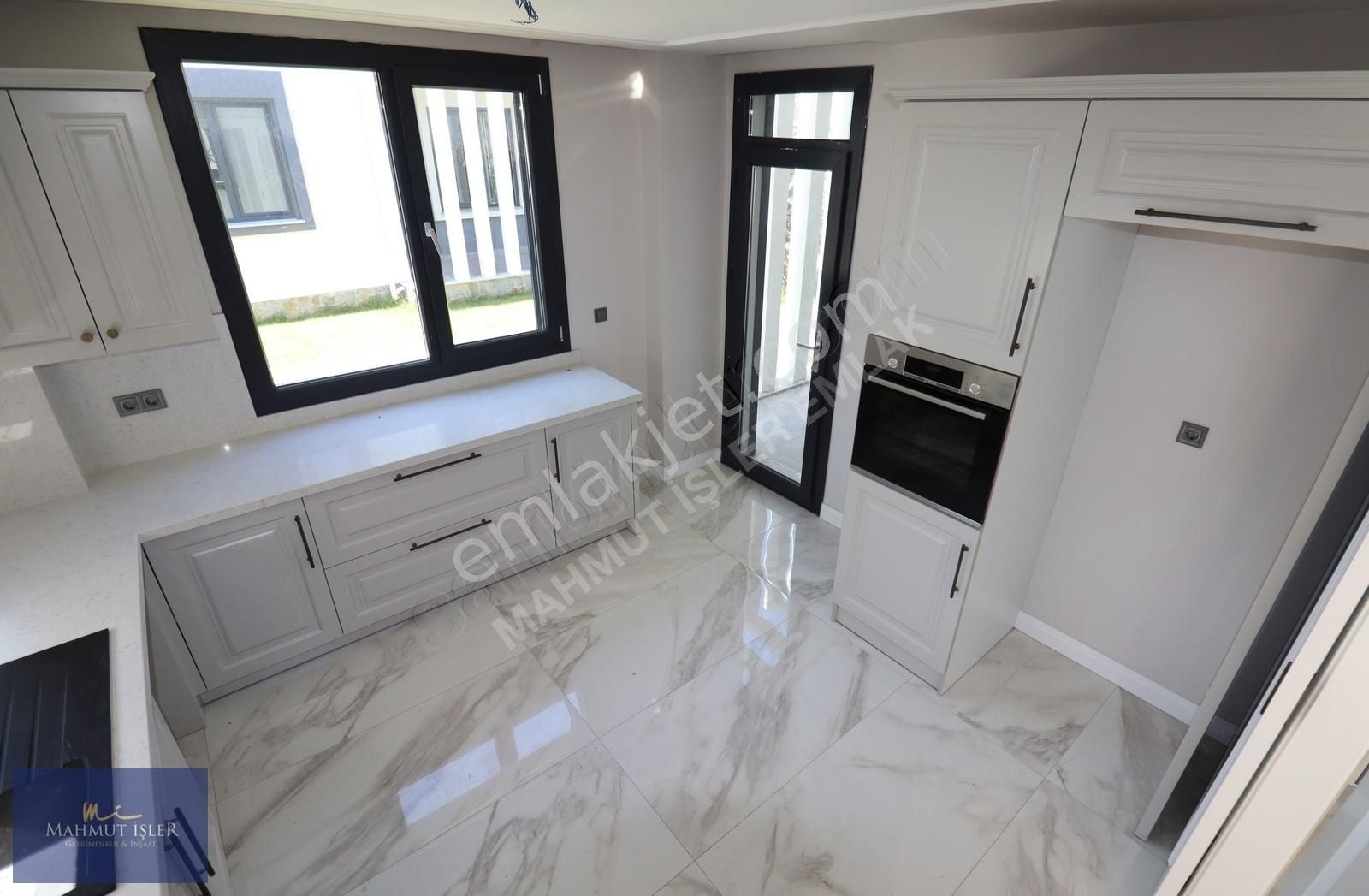 Mahmut İşler'den Güre'de Havuzlu Sitede 3+1 Süper Lüks Villa - Görsel 10