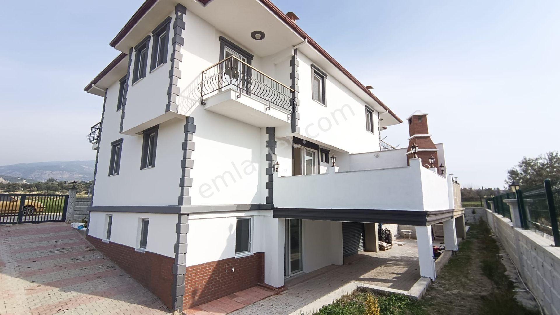 Pamukkale Akköy Satılık Villa PAMUKKALE AKKÖYDE 6+1 250M2 TRİPLEX VİLLA 500M2 ARSA İÇİNDE 