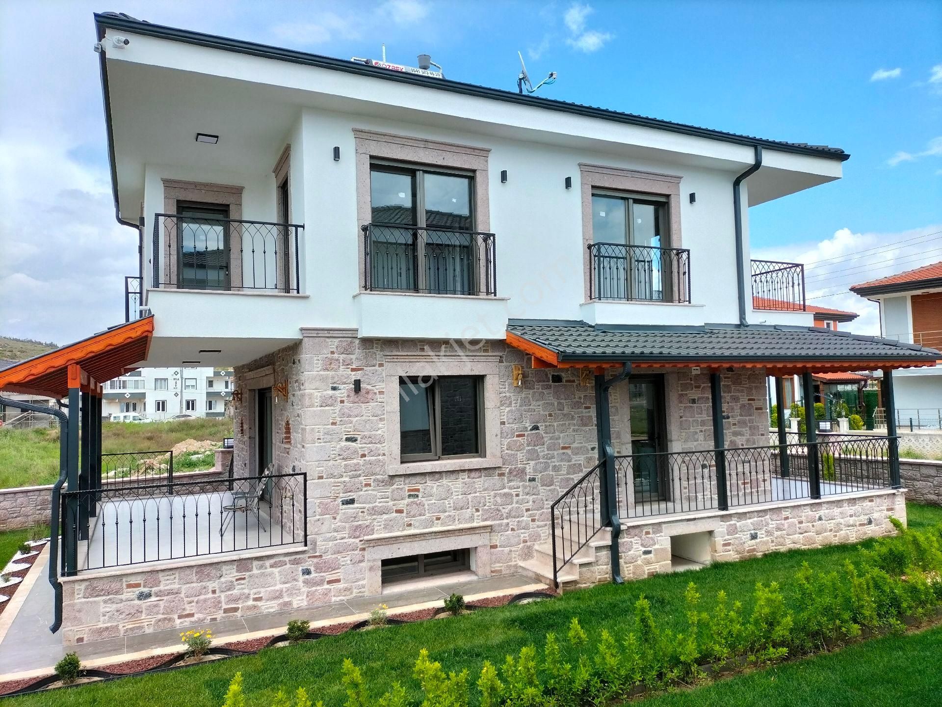 Ayvalık Küçükköy Satılık Yazlık Taş Emlak'tan Saunalı Deniz Manzaralı Sıfır Villa