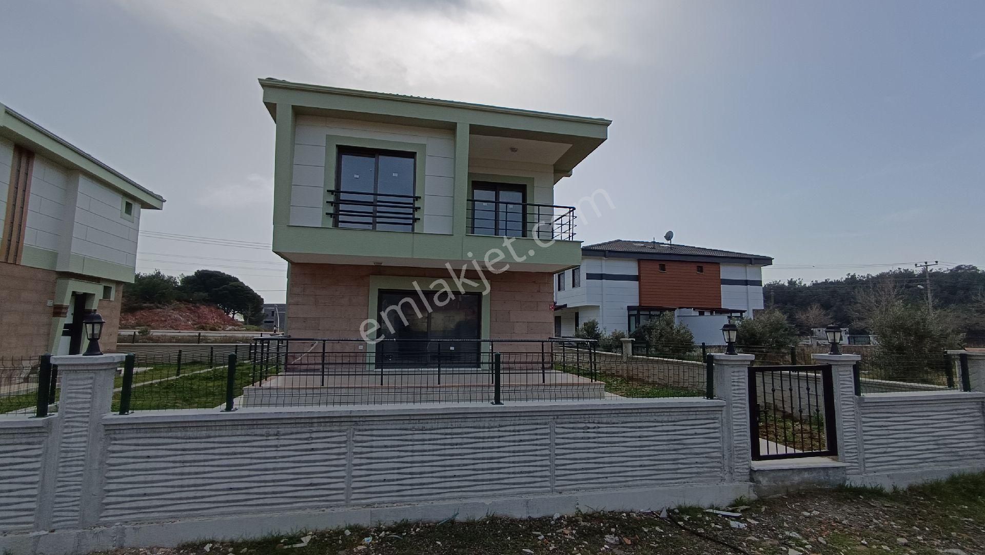 Ayvalık Küçükköy Satılık Yazlık Taş Emlak'tan Müstakil Sıfır Yazlık Villa