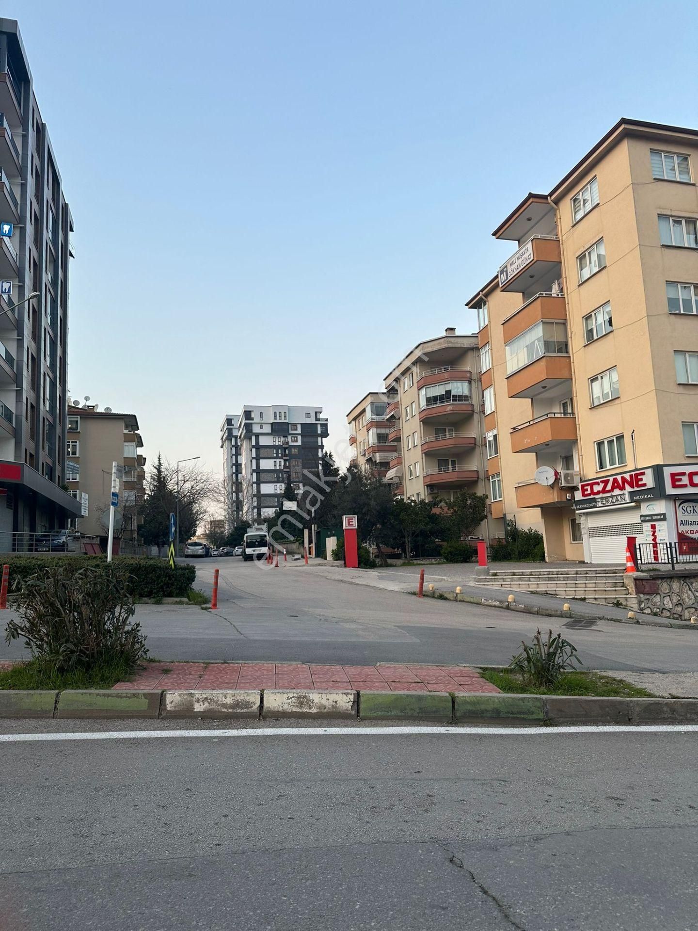 Nilüfer Barış Satılık Daire  FSM BULVARI ACIBADEM HASTANESİ KARŞISINDA 4+1 SATILIK DAİRE