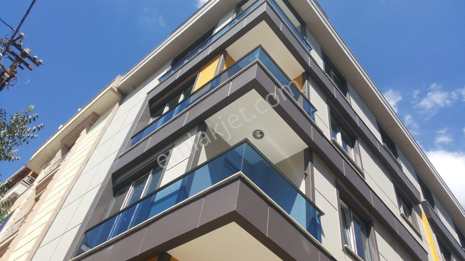 Çekmeköy Hamidiye Satılık Daire  Çekmeköy Hamidiyede 5+1 Satılık 190M Bakımlı DÜŞEŞ Dubleks Daire No:485