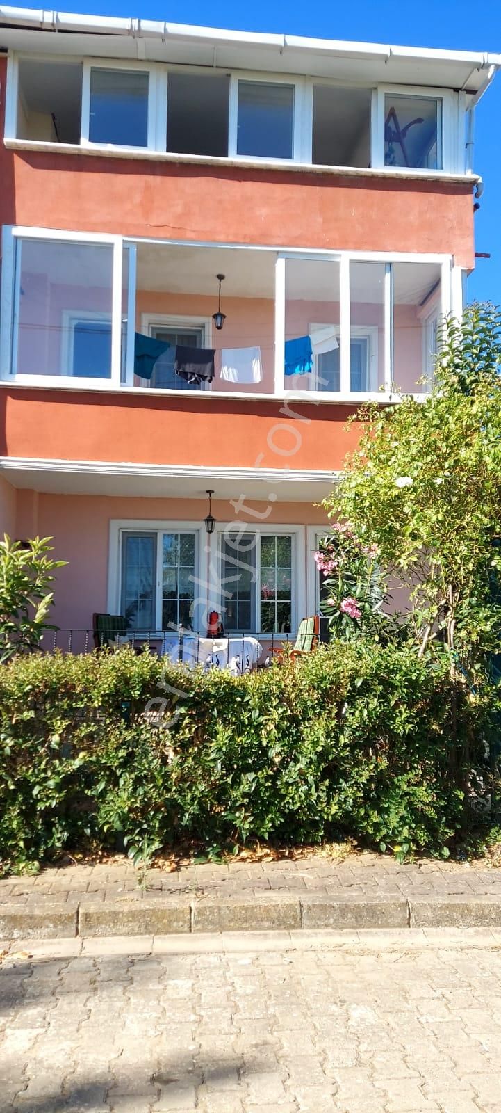Gelibolu Erenler Tatil Sitesinde, Denize Yürüme Mesafesinde Manzaralı Triplex Yazlık Villa!