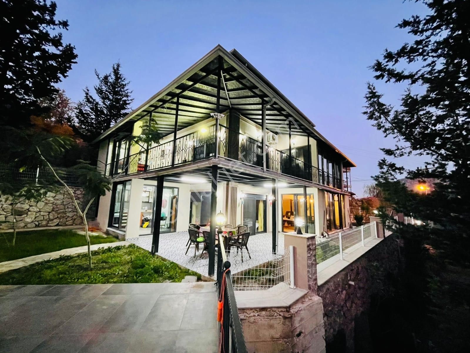 Konyaaltı Hisarçandır Satılık Villa Dağ Manzaralı 830 M² Arsa İçerisinde Lüks Villa