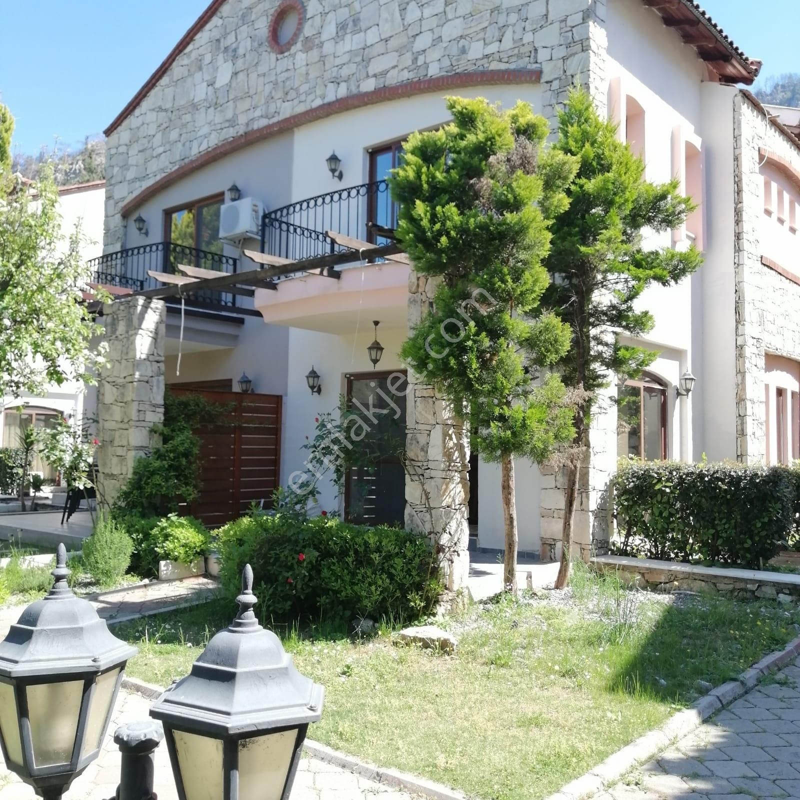 Marmaris Turunç Satılık Villa Turunçta Doğa İçinde Yaşam Sunan İkiz Tripleks Villa