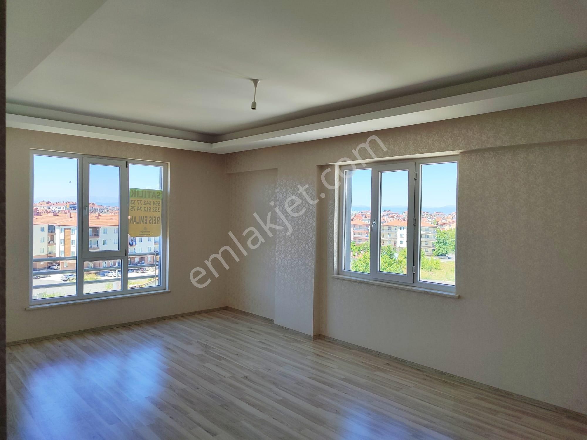 Beyşehir Müftü Satılık Daire  BEYŞEHİR MÜFTÜ MAHALLESİNDE SEYDİŞEHİR ÇEVRE YOLUNDA SATILIK DAİRE 3+1