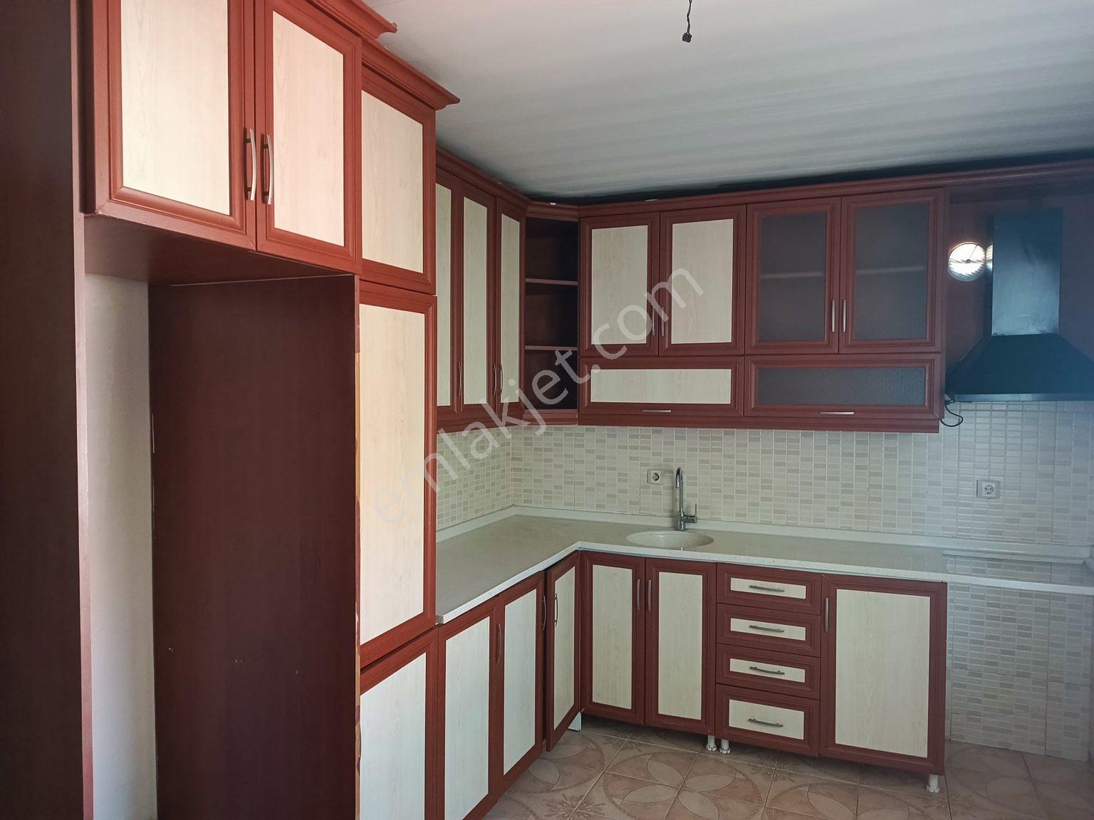 Çeşme Germinyan Da Kiralık 2+1 ( Eşyasız Yıllık Ay Ödemeli)