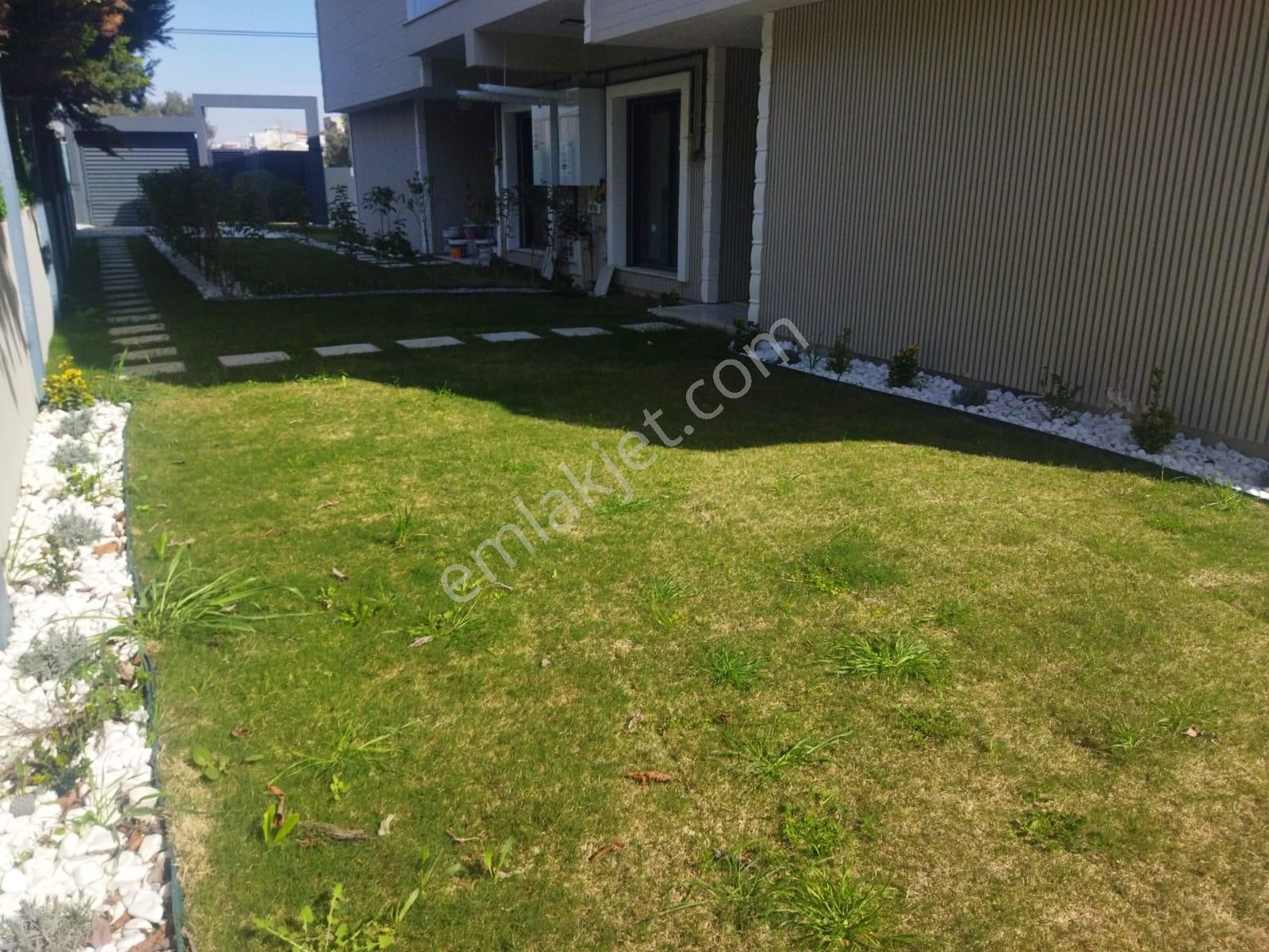 Menderes Barbaros Satılık Villa  Menderes Turyap'tan Barbaros Mh. 4+1 Sıfır Satılık Triplex Villa