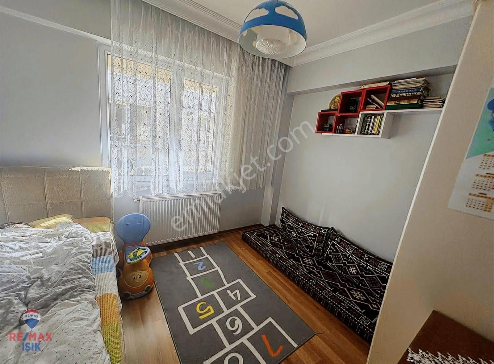 Ataşehir Kayışdağı Satılık Daire ATAŞEHİR YEDİTEPE ÜNİ.YANINDA 3+1 ARAKAT 130 M2 OTOPARKLI