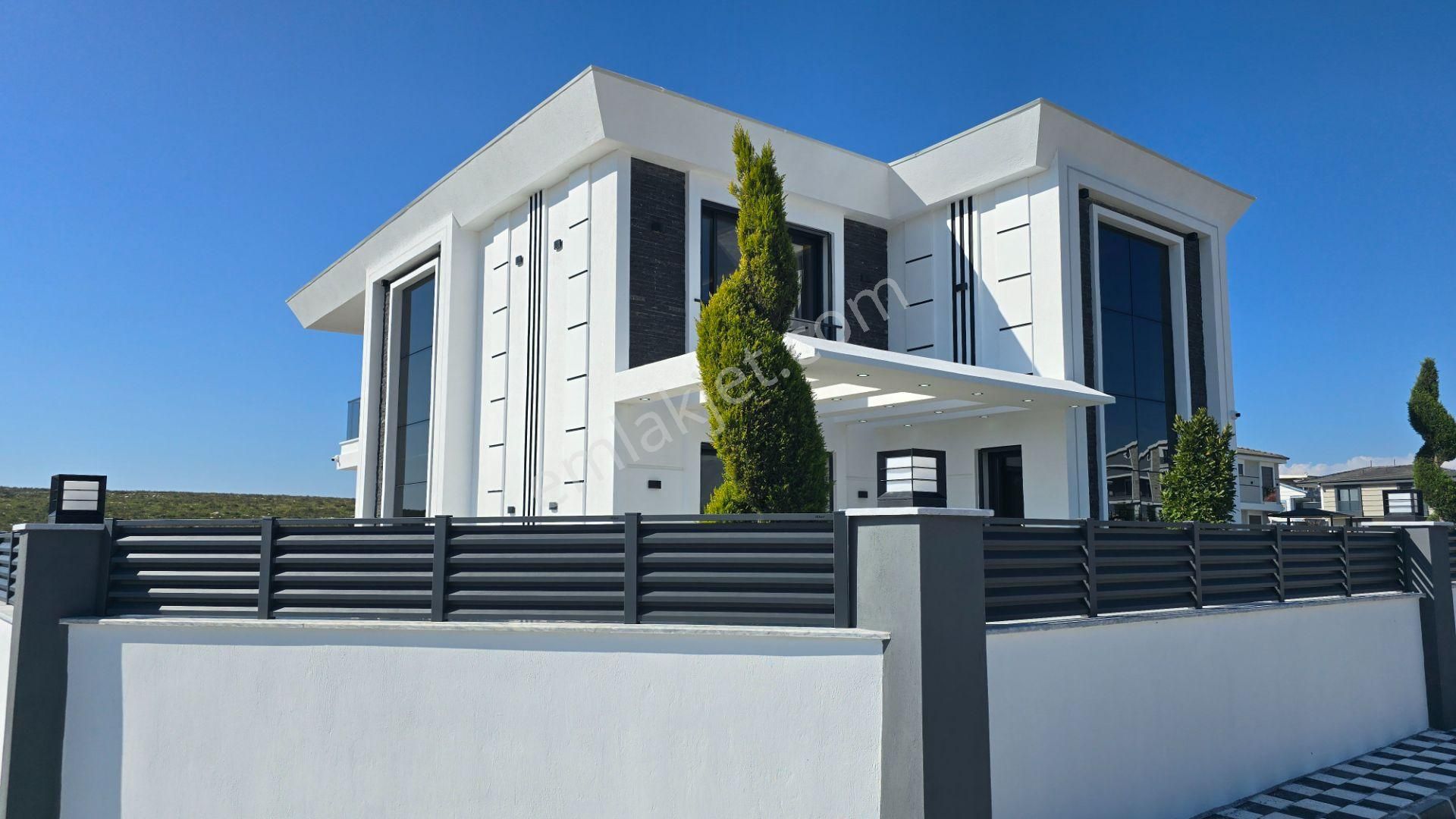 Didim Efeler Satılık Villa  Didim efelerde 390m2 arsa içinde satılık full eşyalı müstakil villa