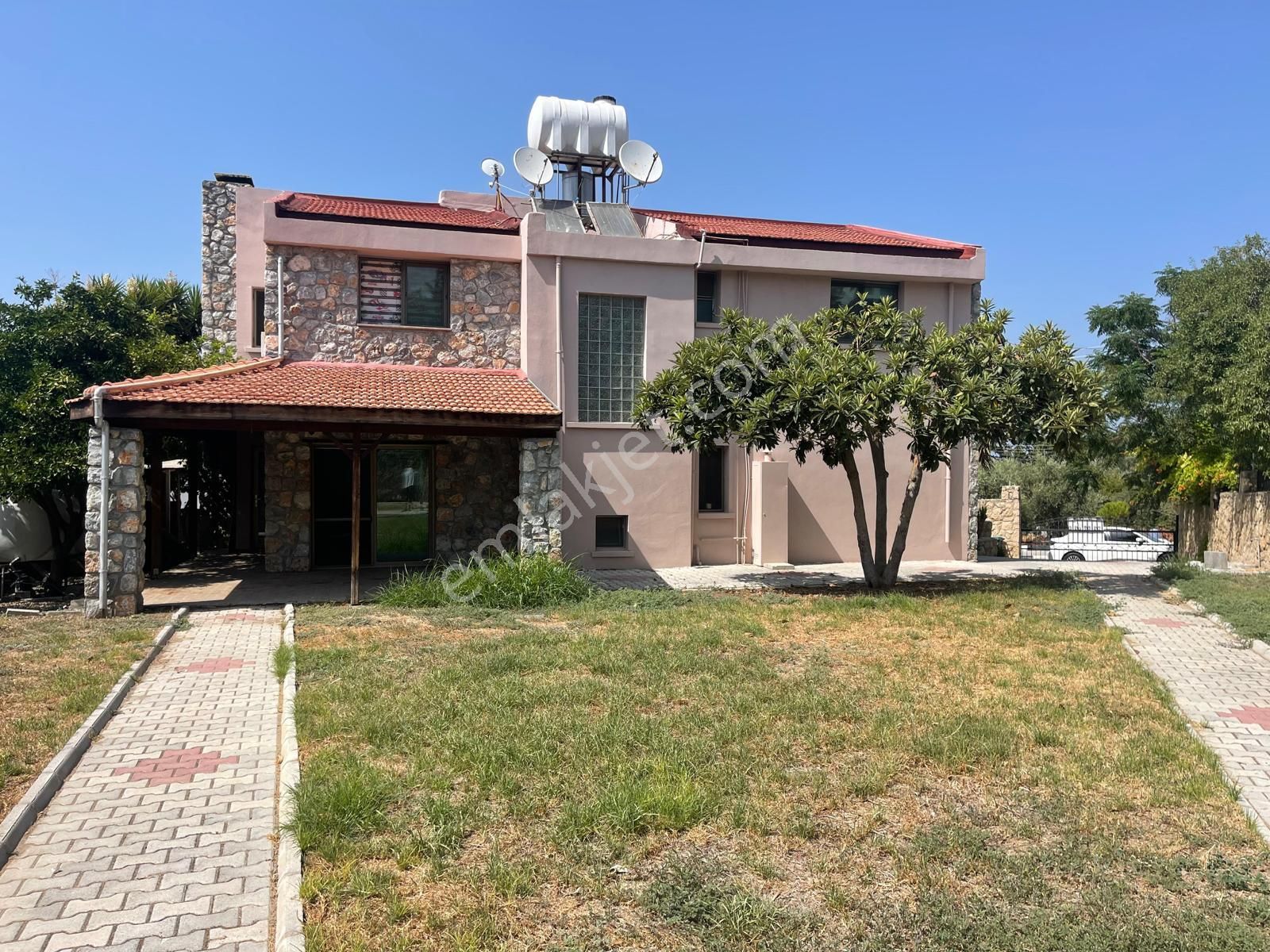 Girne Çatalköy Köyü Satılık Villa  GİRNE/ÇATALKÖY'DE SATILIK 6+1 EŞYALI VİLLA