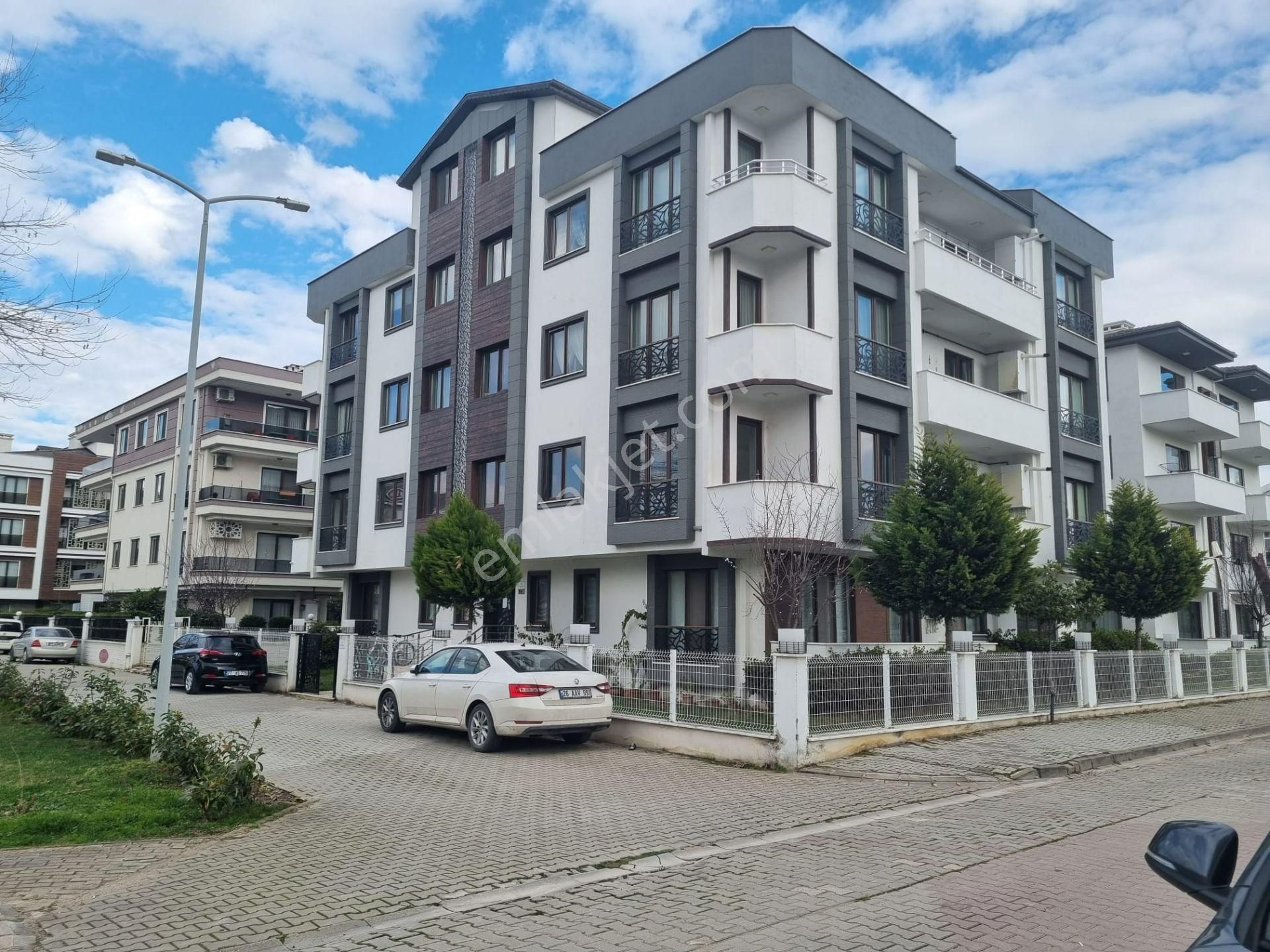 Yalova Merkez Gazi Osman Paşa Satılık Daire YALOVA GAZİOSMANPAŞA SİTE İÇİ BAHÇE KATI 2+1 SATILIK DAİRE