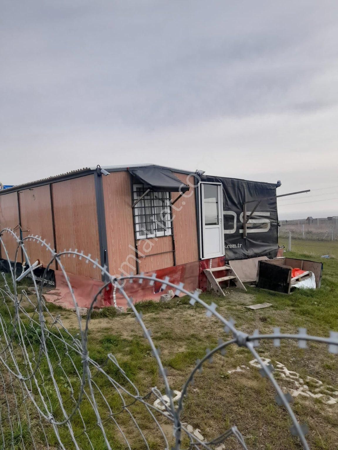 Marmaraereğlisi Yeniçiftlik Satılık Tarla Yeniçiftlikte 500m Arsa İçerisinde Meyve Ağaçları Olan Konteyner