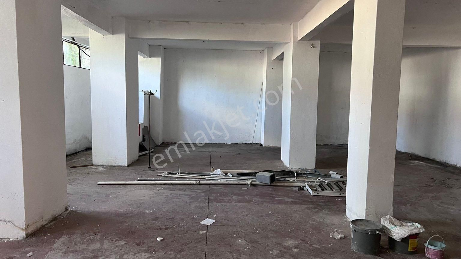 Sultanbeyli Mecidiye Kiralık Dükkan & Mağaza Mecidiye Mahallesinde Cadde Üzerinde Kiralık 155m2 Dükkan