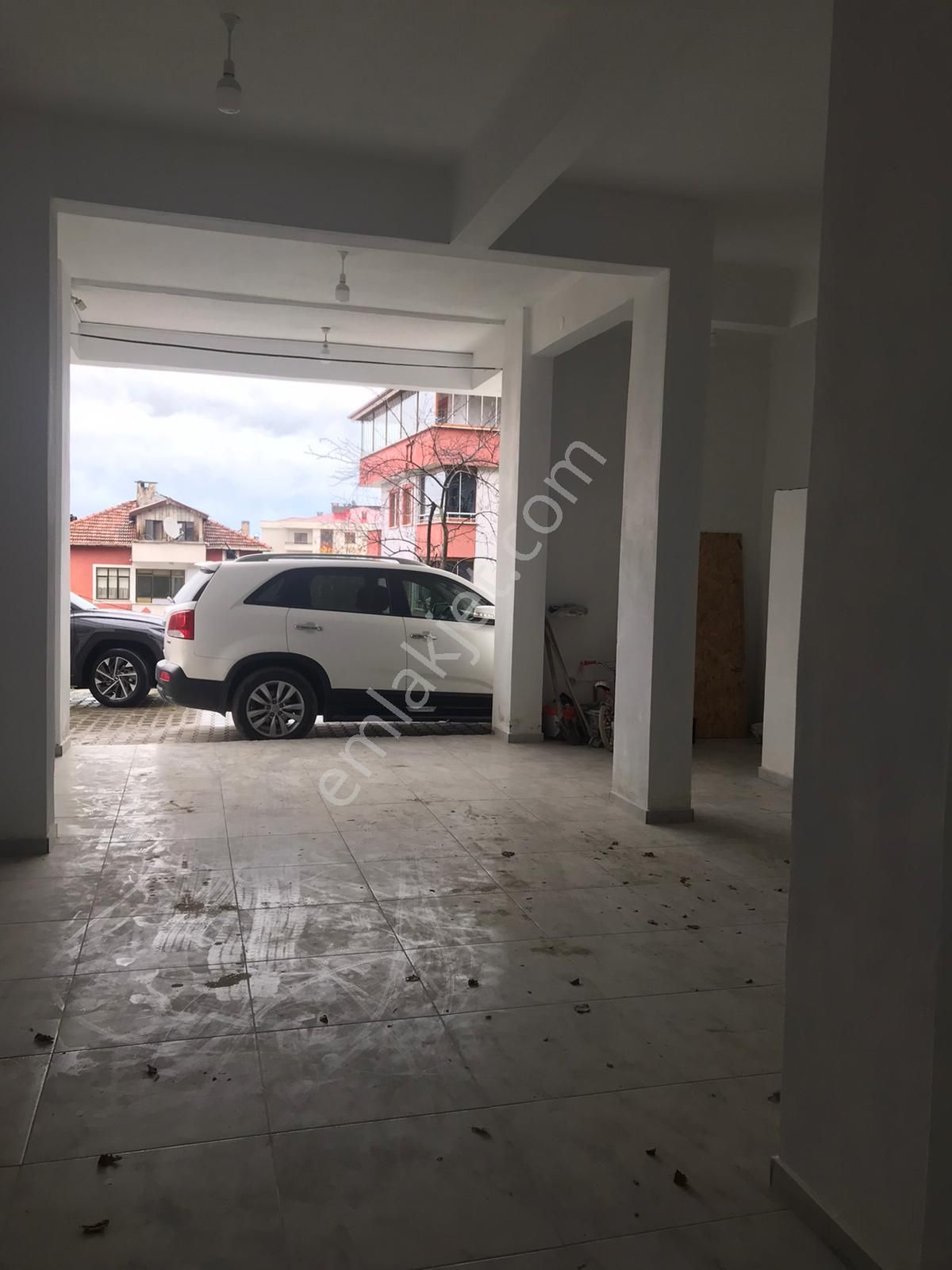 Yomra Kaşüstü Kiralık Depo KAŞÜSTÜNDE 80M2 KİRALIK DEPO