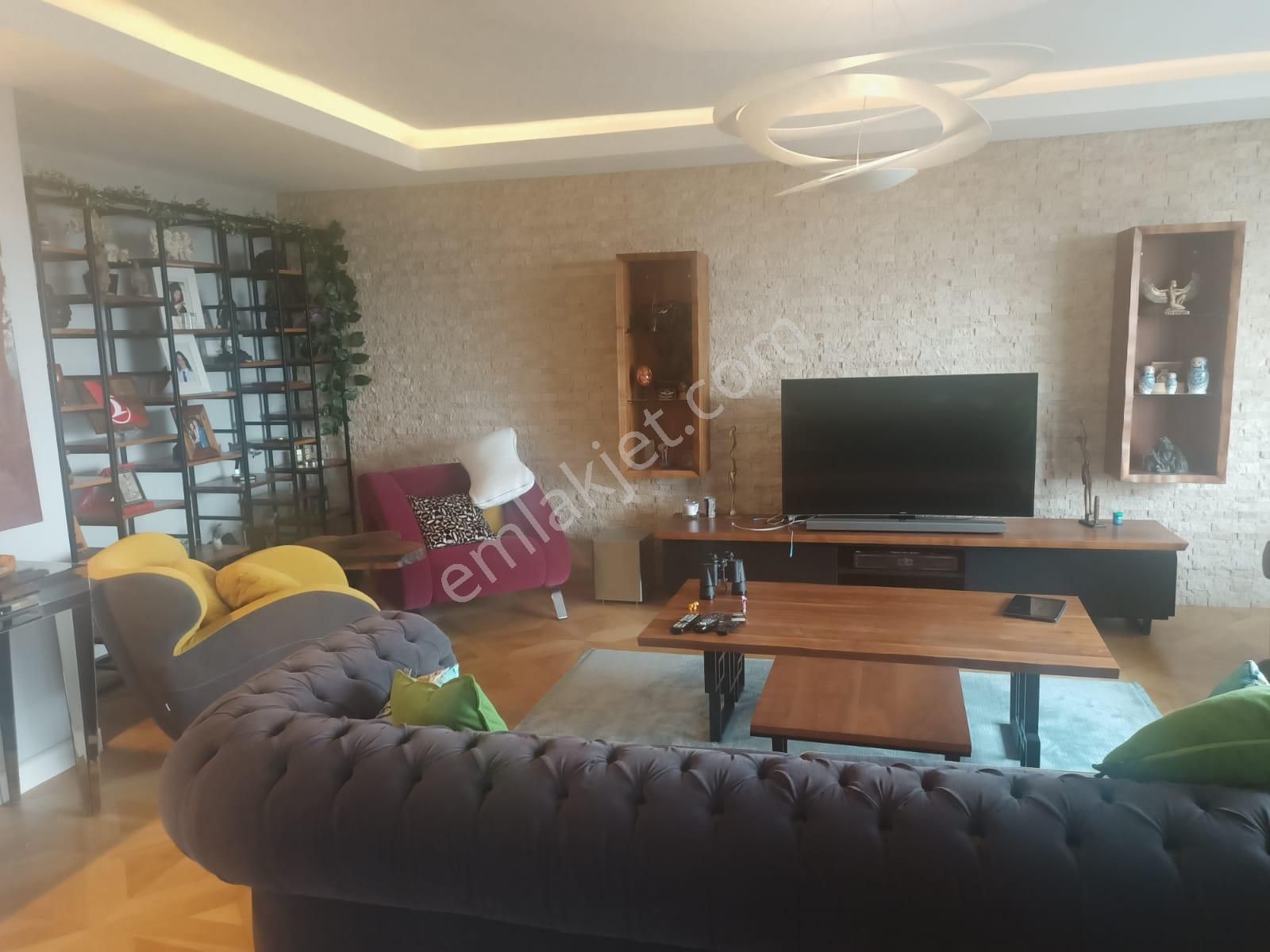 Çankaya Büyükesat Satılık Daire Gop Uğurmumcu Cadde Üstü 2.kat Manzaralı Full Yapılı Çift Banyolu 200m2 4+1 Satılık Daire