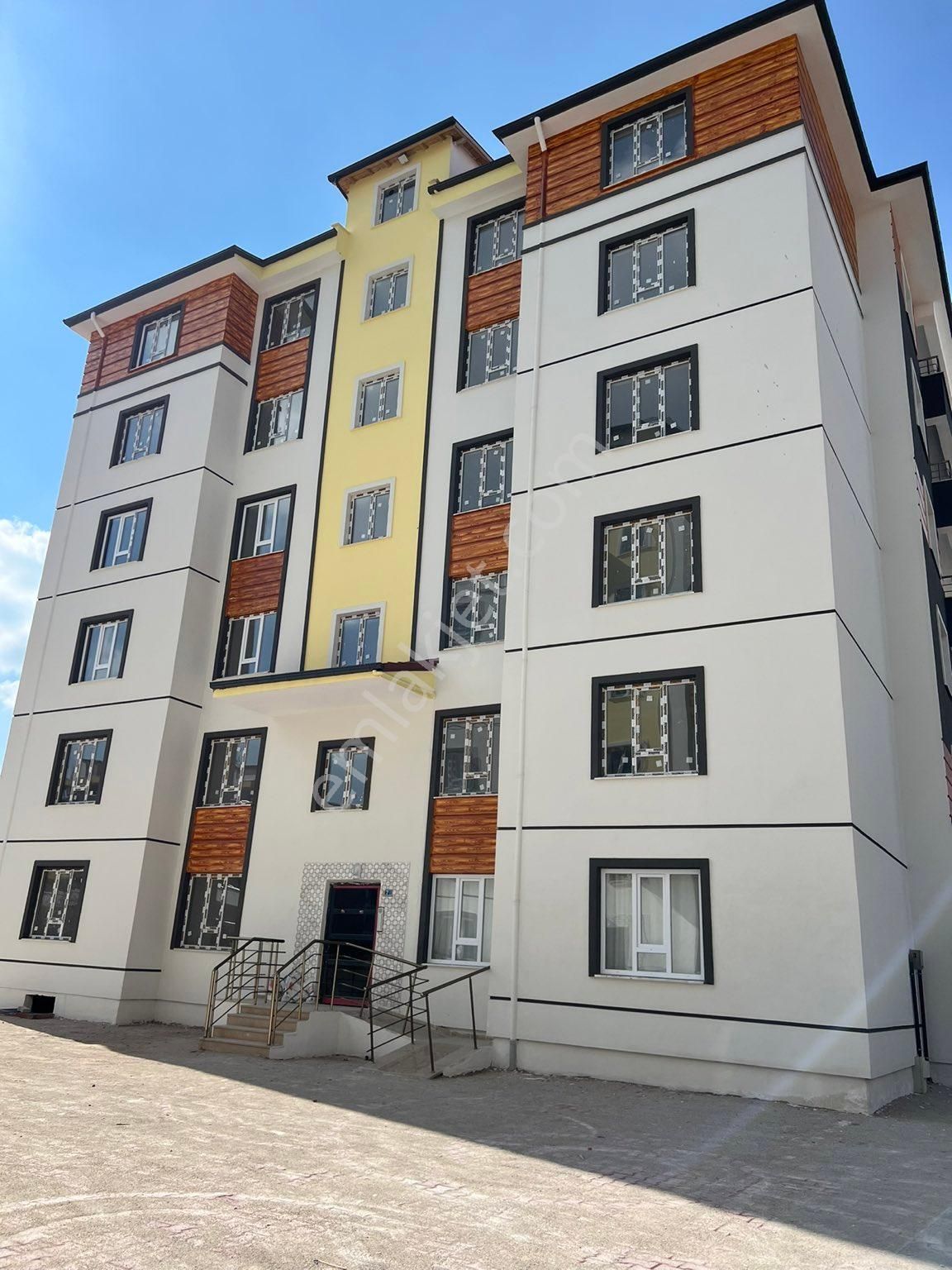 Karatay Erenler Satılık Daire ALİ CEYLAN GAYRİMENKULDEN ERENLER MH 3+1 SIFIR EBEVEYN BANYOLU SATILIK DAİRE