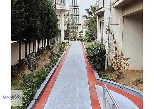 Ataşehir Küçükbakkalköy Satılık Daire KÜÇÜKBAKKALKÖY MAGİC TOWN SİTESİNDE SATILIK LÜKS 3+1 DAİRE