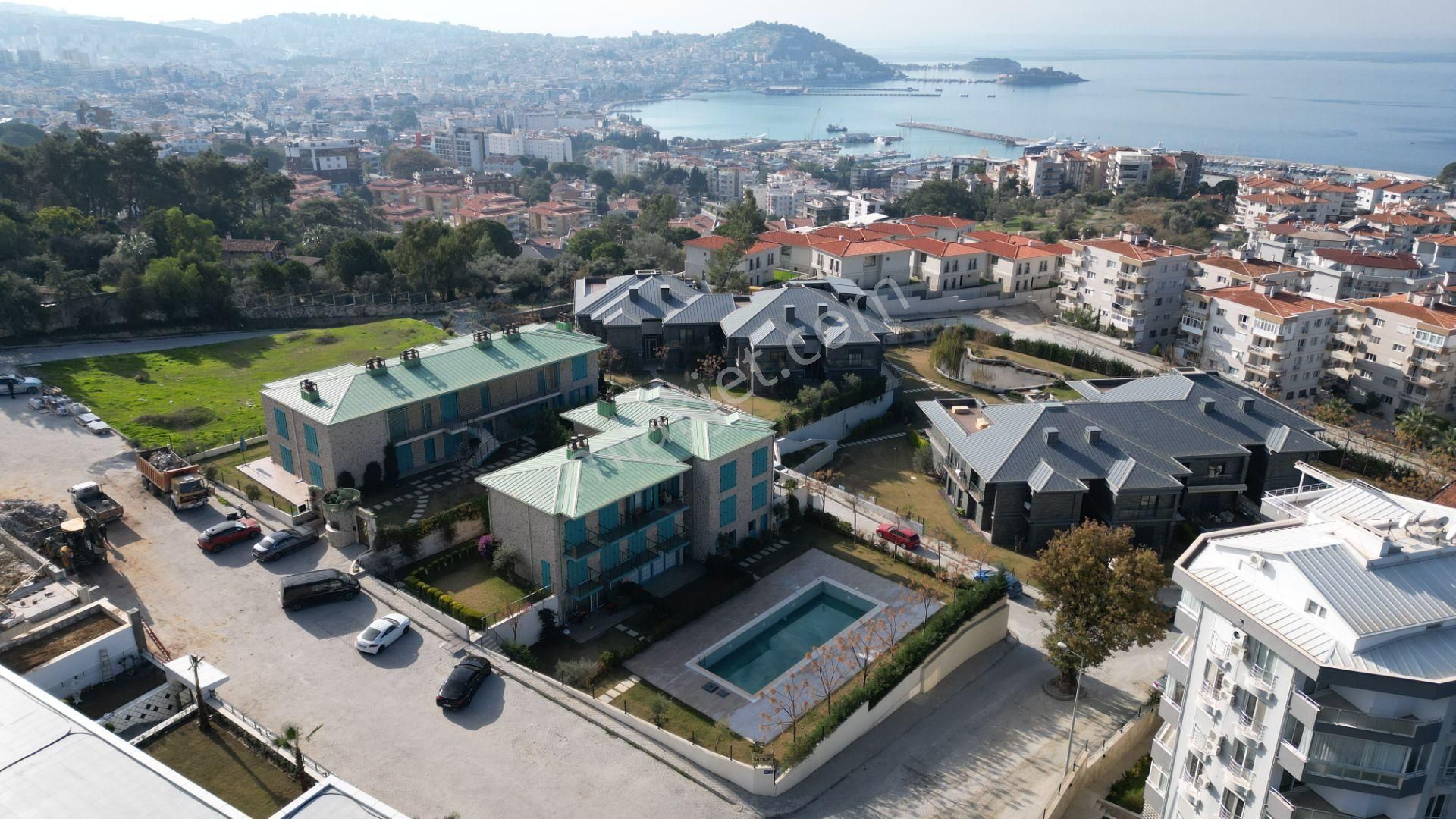 Kuşadası Türkmen Satılık Residence  KUŞADASI MARINADA-SAHILE YAKIN-MANZARA-GÜVENLİK-BAHÇE-HAVUZ-SOSYAL ALAN-YENİ-MODERN-LÜX