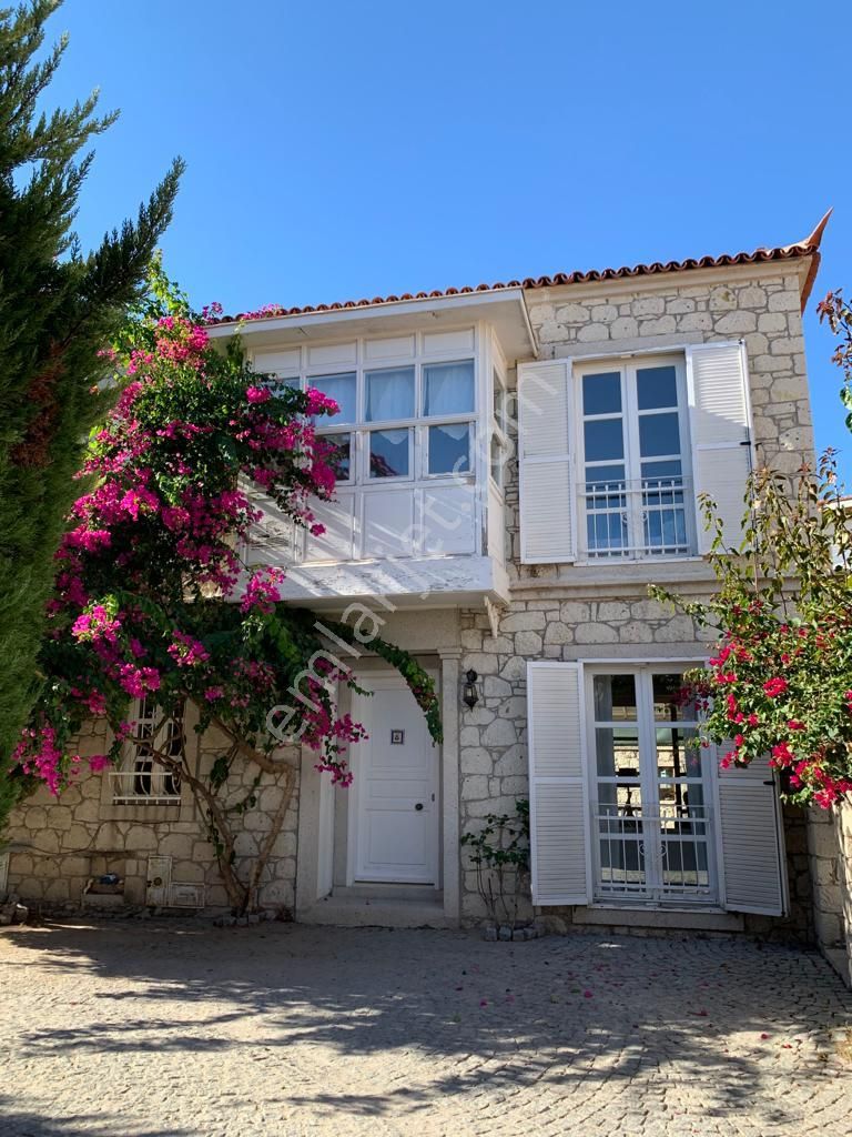 Çeşme Alaçatı Satılık Villa  Alaçatı Köyiçi Eşyalı Satılık Taş Ev