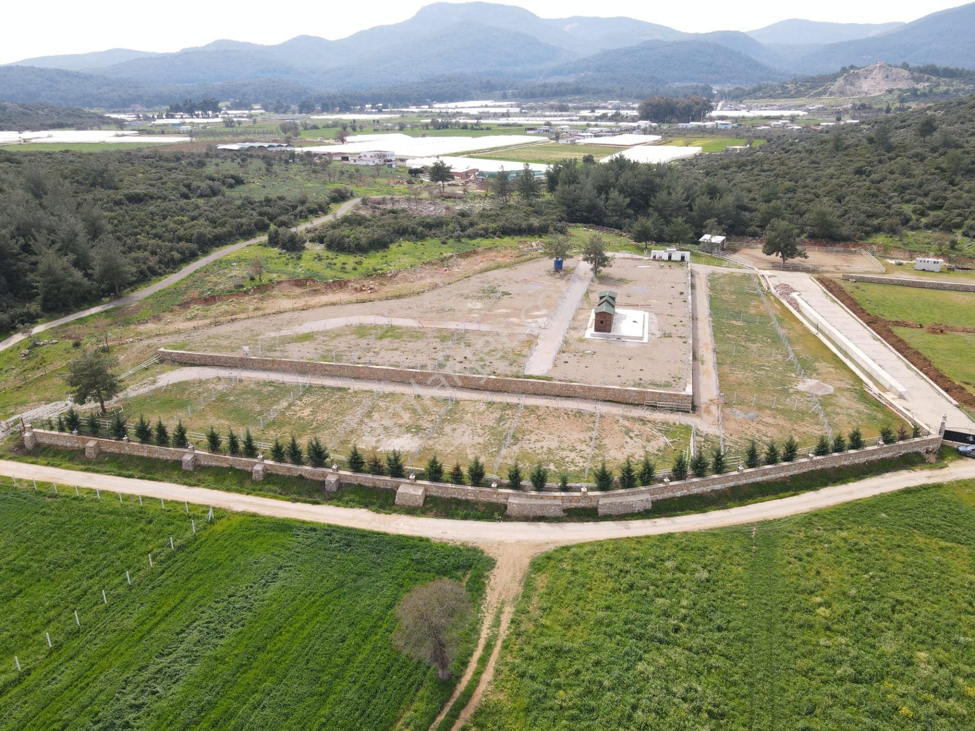 Ataköy'de Satılık Resmi Tapulu 320 M2 Denize Yakın Muhteşem Bahçeler - Görsel 2