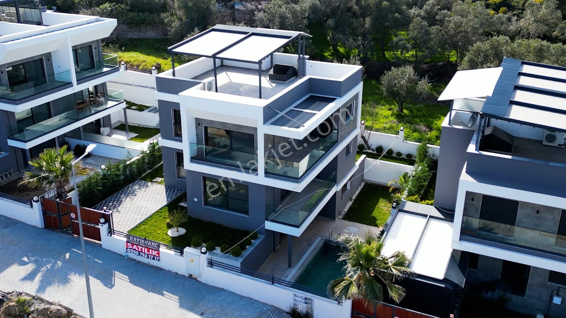 Urla İskele Satılık Villa Urla İskele'de Deniz Manzaralı Havuzlu 5+2 Satılık Villa