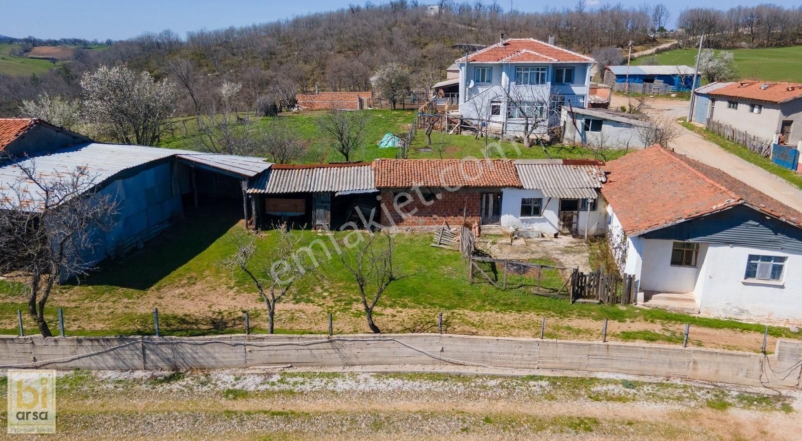 Çan Bostandere Köyü Satılık Çiftlik Evi KAZDAĞLARINDA KÖYİÇİ İMARLI 6.210 m² EV-AHIR VE ARSA (ÇİFTLİK)