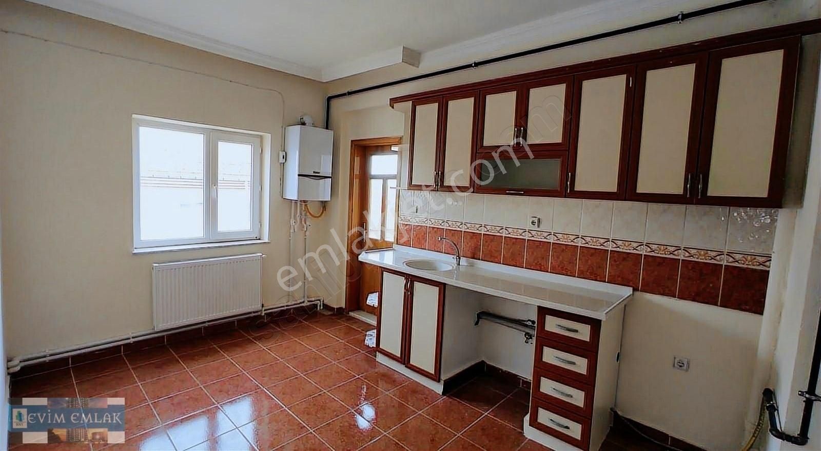 Selçuklu Parsana Satılık Daire PARSANADA SATLIK 3/3 15 YILLIK DAİRE (KELEBEKLER VADİSİNE YAKIN)