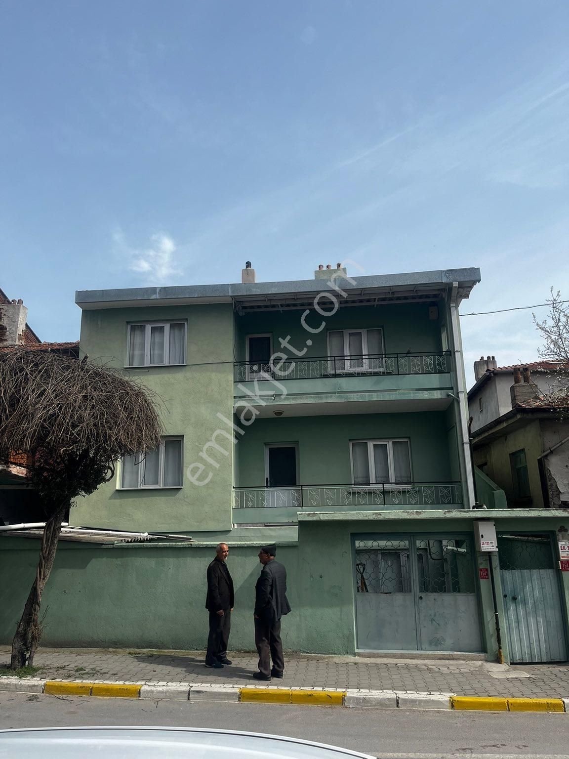 Karesi Maltepe Satılık Bina Balıkesir Bağlar sokağında 3 katlı satılık ev