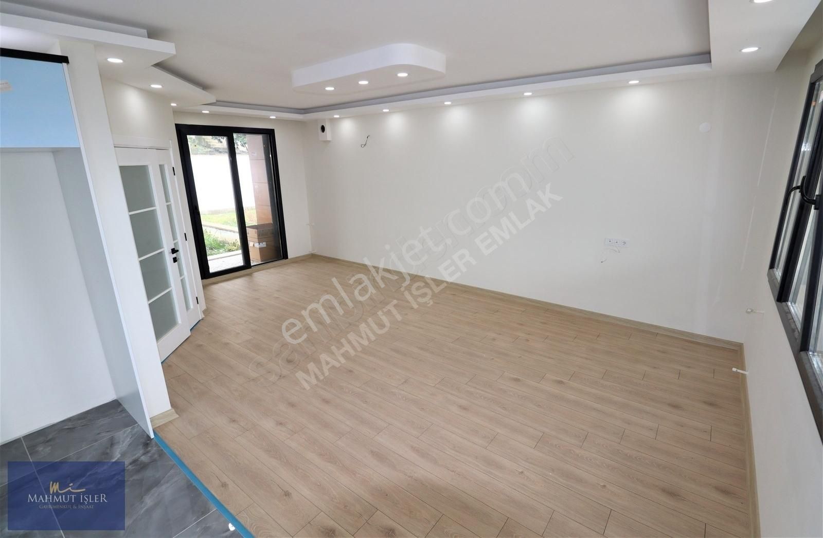 Küçükkuyu Mıhlı'da Satılık Müstakil Bahçeli 3+1 Lüks Villa - Görsel 24