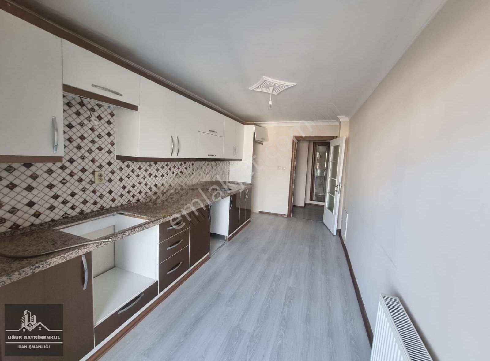 Gemlik Hisar Satılık Daire UĞUR GAYRİMENKUL'DEN HİSAR MAHALLESİNDE 3+1 SATILIK DAİRE