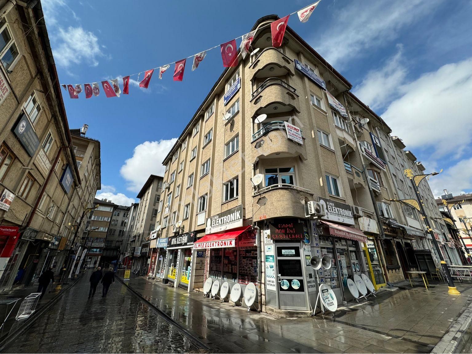 Sivas Merkez Çarşıbaşı Satılık Büro Kabze Emlaktan Afyon Sokağında Yatırımlık 5 Adet Satılık Büro.!!!!