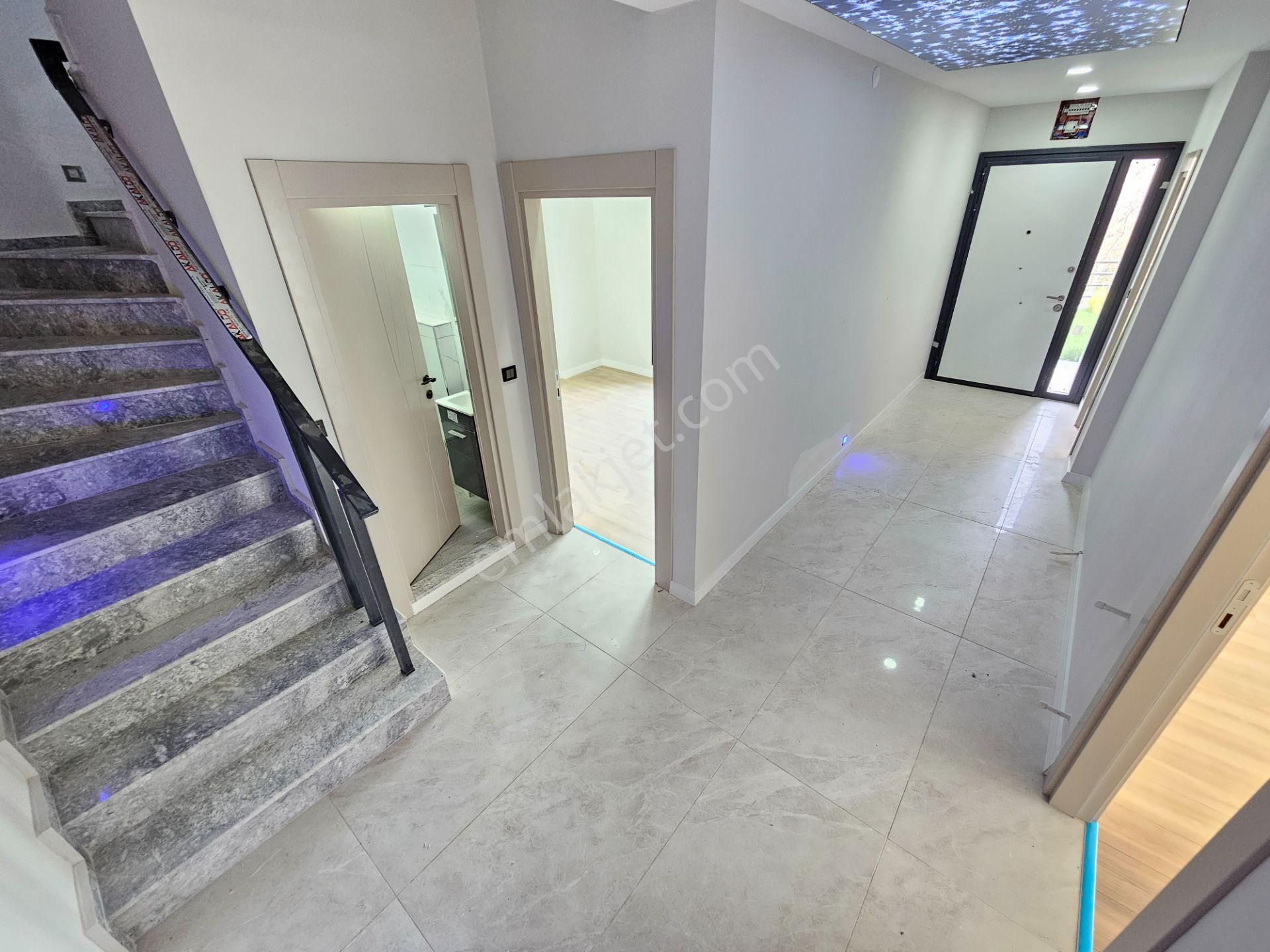 Eu Gayrimenkulden Balıkesir Edremit Güre'de Yeşilliklerin İçerisinde Çift Mutfaklı 5+1 Villa - Görsel 9