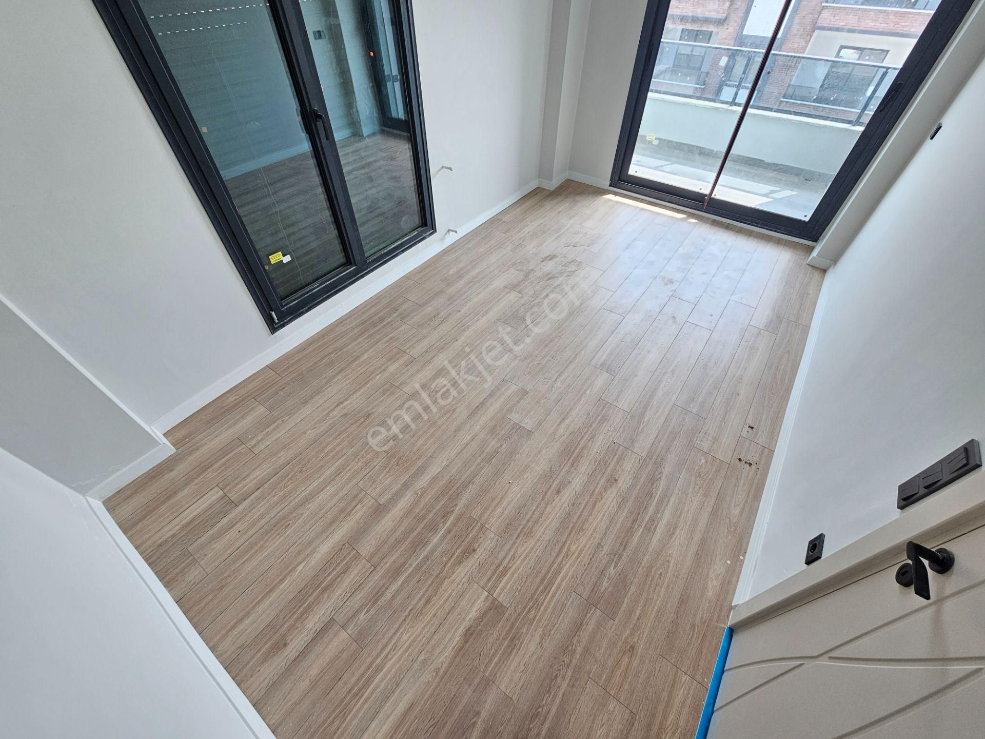 Eu Gayrimenkulden Balıkesir Edremit Güre'de Yeşilliklerin İçerisinde Çift Mutfaklı 5+1 Villa - Görsel 22