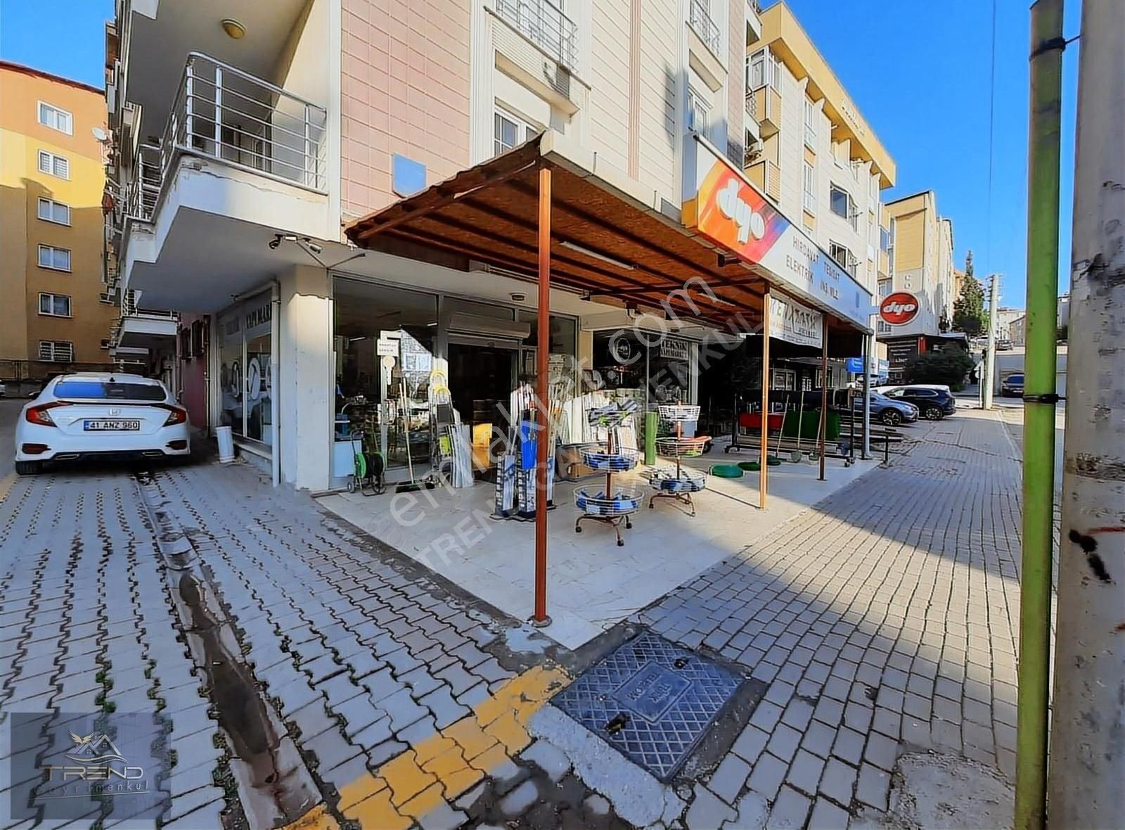 Gebze Köşklü Çeşme Satılık Dükkan & Mağaza MERKEZİ YERDE DEPOLU 200 m2 FIRSAT DÜKKAN..!