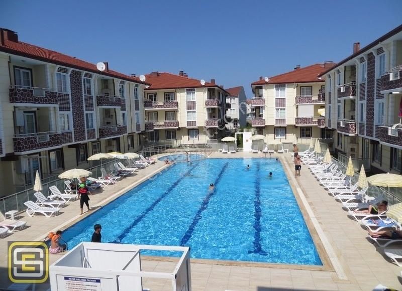 Karasu Yalı Satılık Yazlık SAHİLE YAKIN HAVUZLU SİTE ARA KAT 2+1 85 M2 YAZLIK KIŞLIK DAİRE