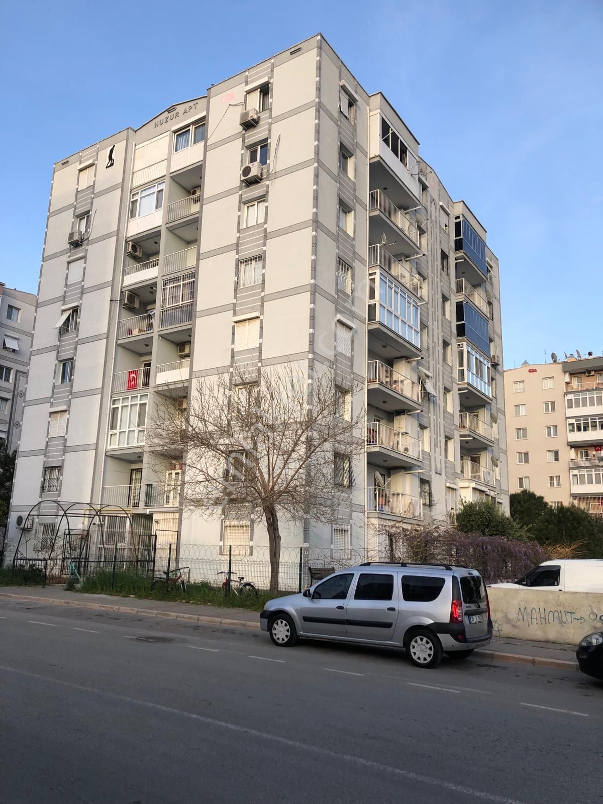 Çiğli Cumhuriyet Satılık Daire ACİL ÇİĞLİ HARMANDALIDA KÖRFEZ MANZARALI 3+1 SATILIK DAİRE