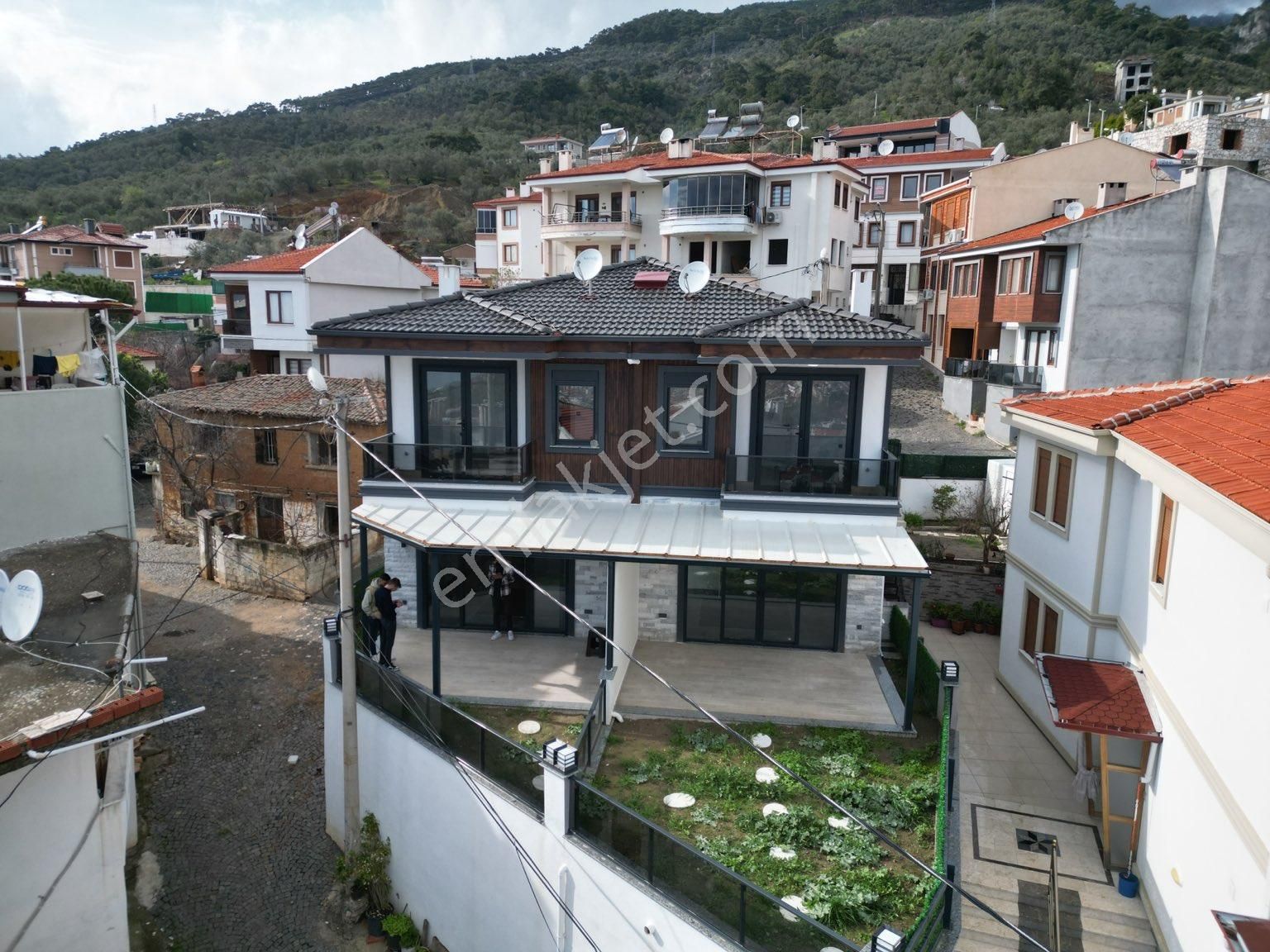 Edremit Altınoluk Satılık Villa  KÖŞK EMLAK'TAN ALTINOLUKTA DENİZ MANZARALI SIFIR 3+1 VİLLA