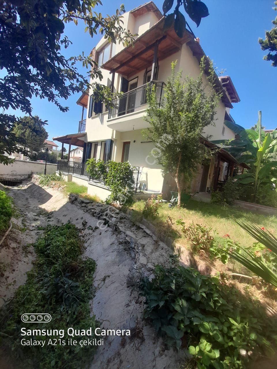 Kuşadası Kadınlar Denizi Satılık Villa KUŞADASI KADINLAR DENİZİNDE PLAJA 400MT MESAFEDE 4+1  YAZLIK