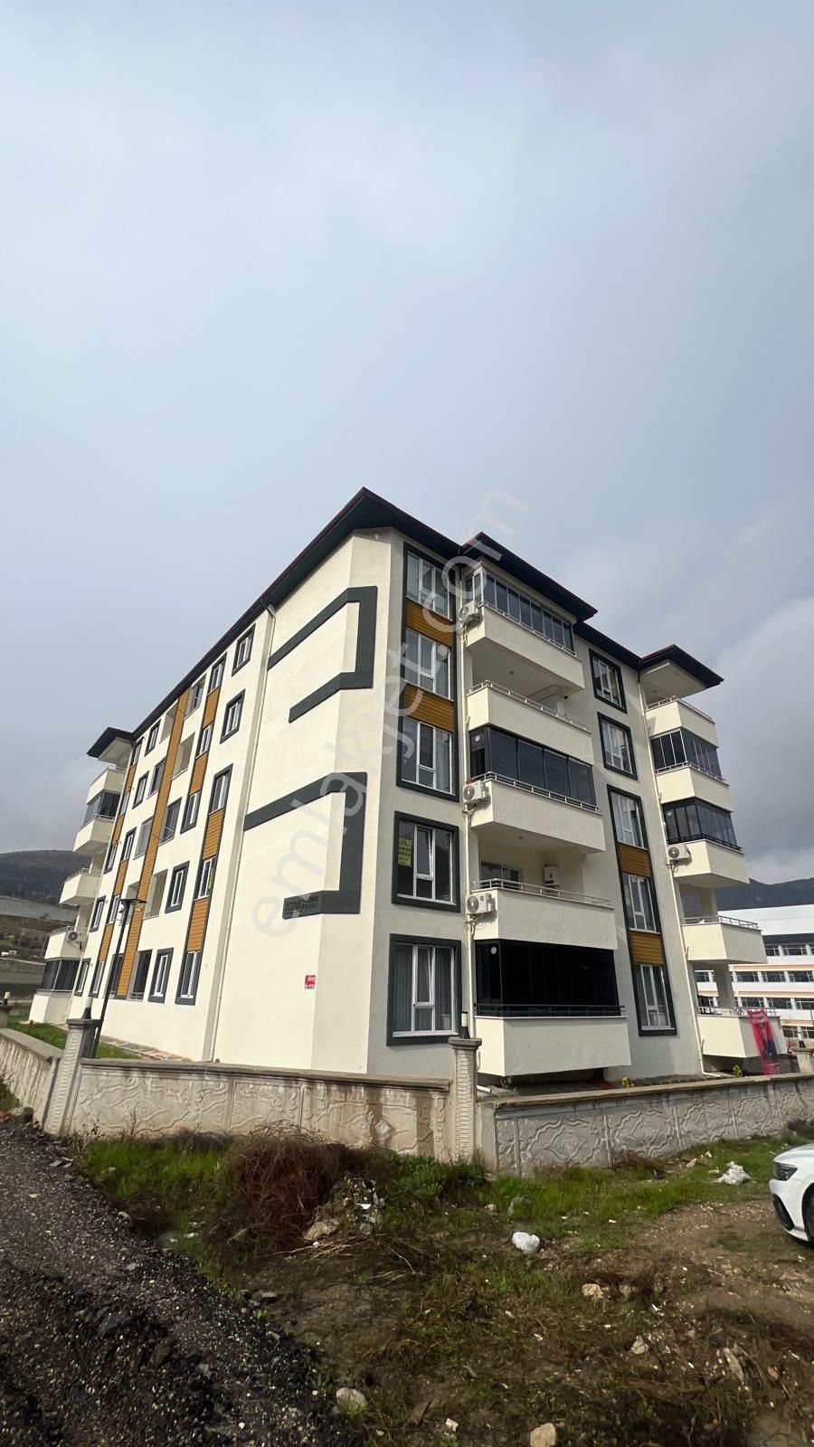 Amasya Merkez Şeyhcui Satılık Daire  AMASYA ŞEYHCUİ HZ ÖMER ARKASI  GENİŞ 3+1 SATILIK DAİRE 