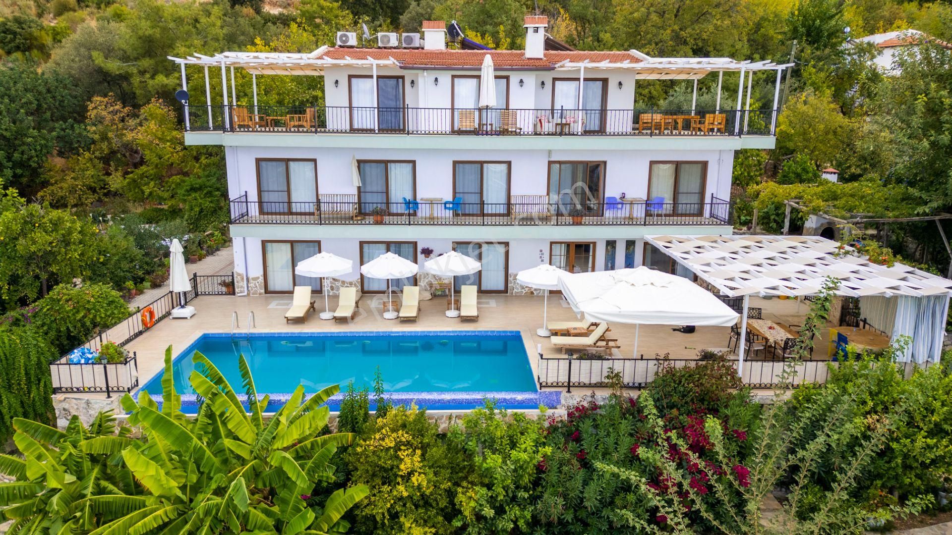 Kaş Üzümlü Satılık Villa DOĞA VE YEŞİLLİĞİN İÇİNDE BİR YAŞAM