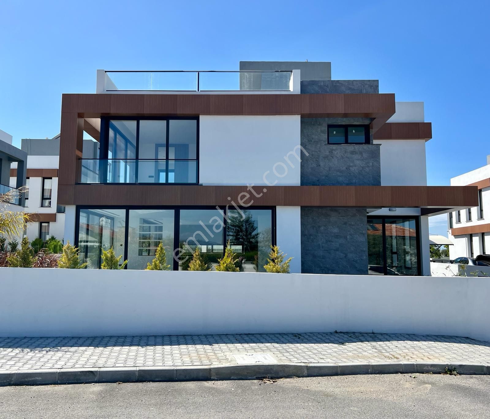 Girne Çatalköy Köyü Satılık Villa Satılık 4+1 lux ozel havuzlu villa. Catalkoy, Girne 